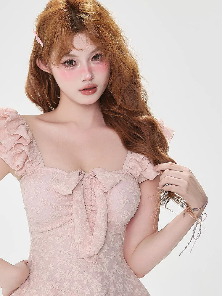 Close-up of the pink jacquard dress neckline and sleeves