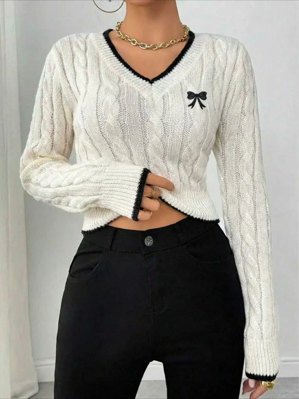 White cable knit sweater with black embroidered bow and contrast trim - View 6 | WEUXS