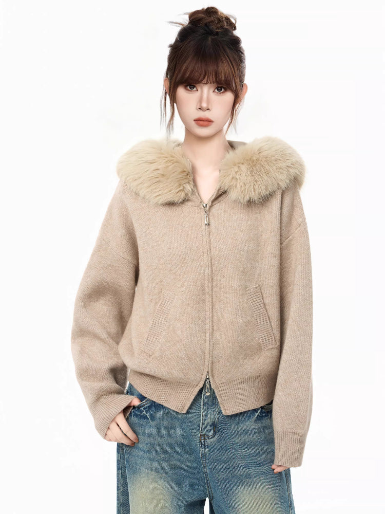 Woman wearing a beige faux fur collar knit cardigan with blue jeans Main image