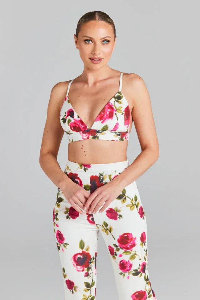 White three-piece women's suit with red roses, featuring a single-breasted blazer with notched lapels and flared trousers. - View 7 | WEUXS