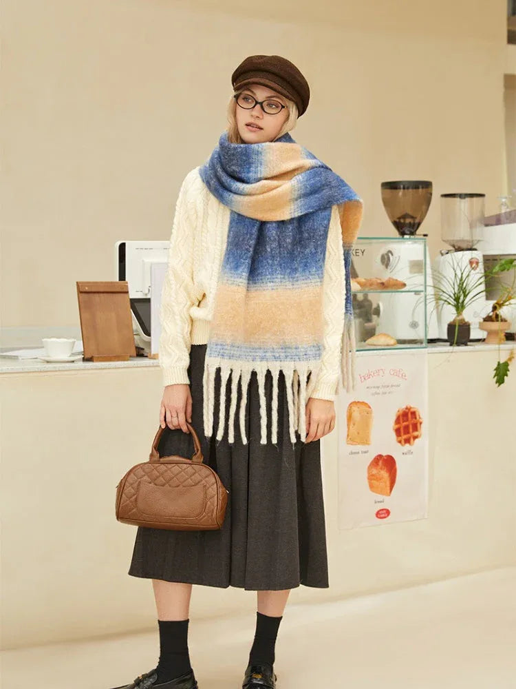 Woman wearing an oversized gradient scarf - View 7 | WEUXS