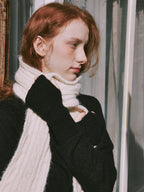 White wool blend cable knit scarf with fringed edges - View 6 | WEUXS