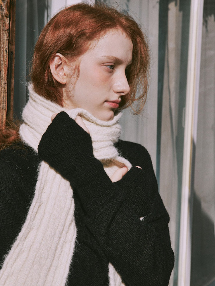 White wool blend cable knit scarf with fringed edges - View 6 | WEUXS