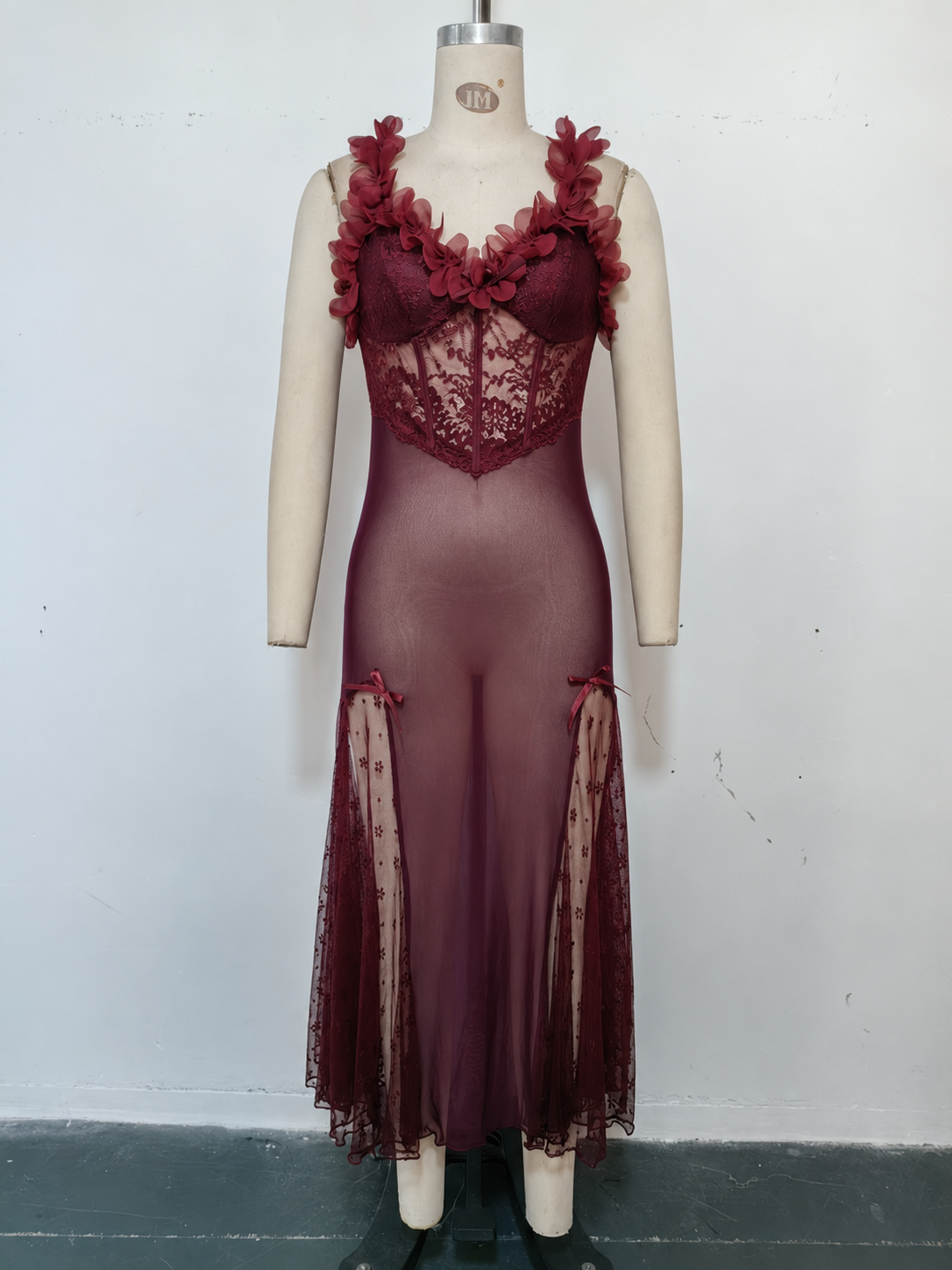 Elegant maxi slip dress with floral trim - View 6 | WEUXS
