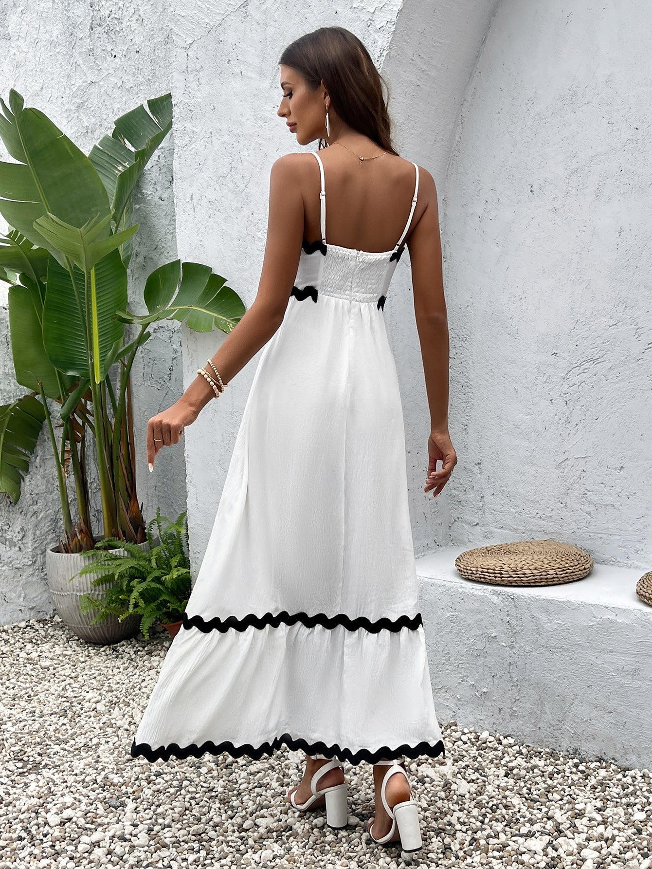 Fitted midi dress with scalloped trim - View 14 | WEUXS