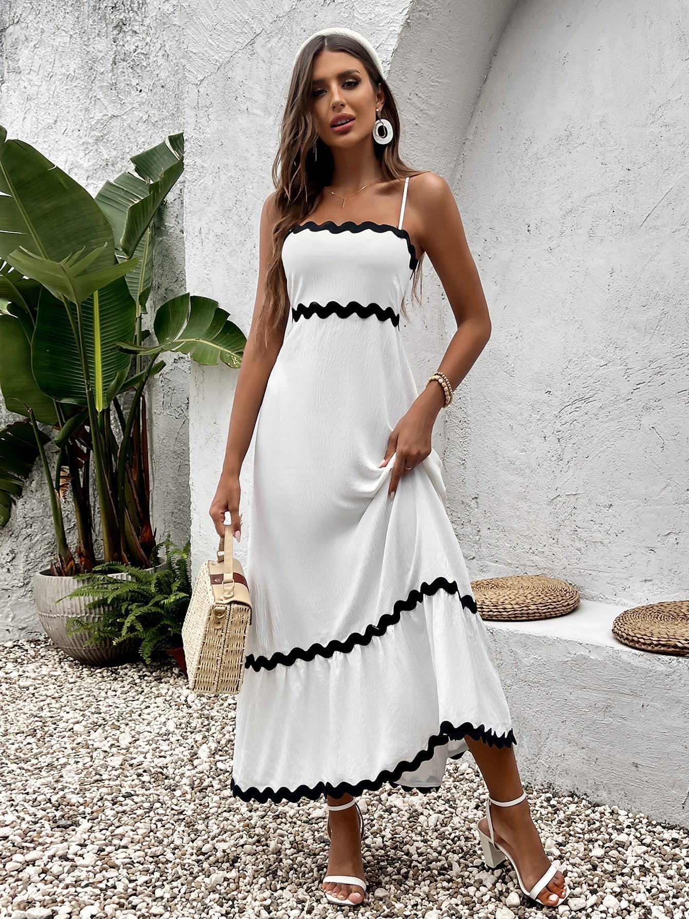 Fitted midi dress with scalloped trim - View 13 | WEUXS