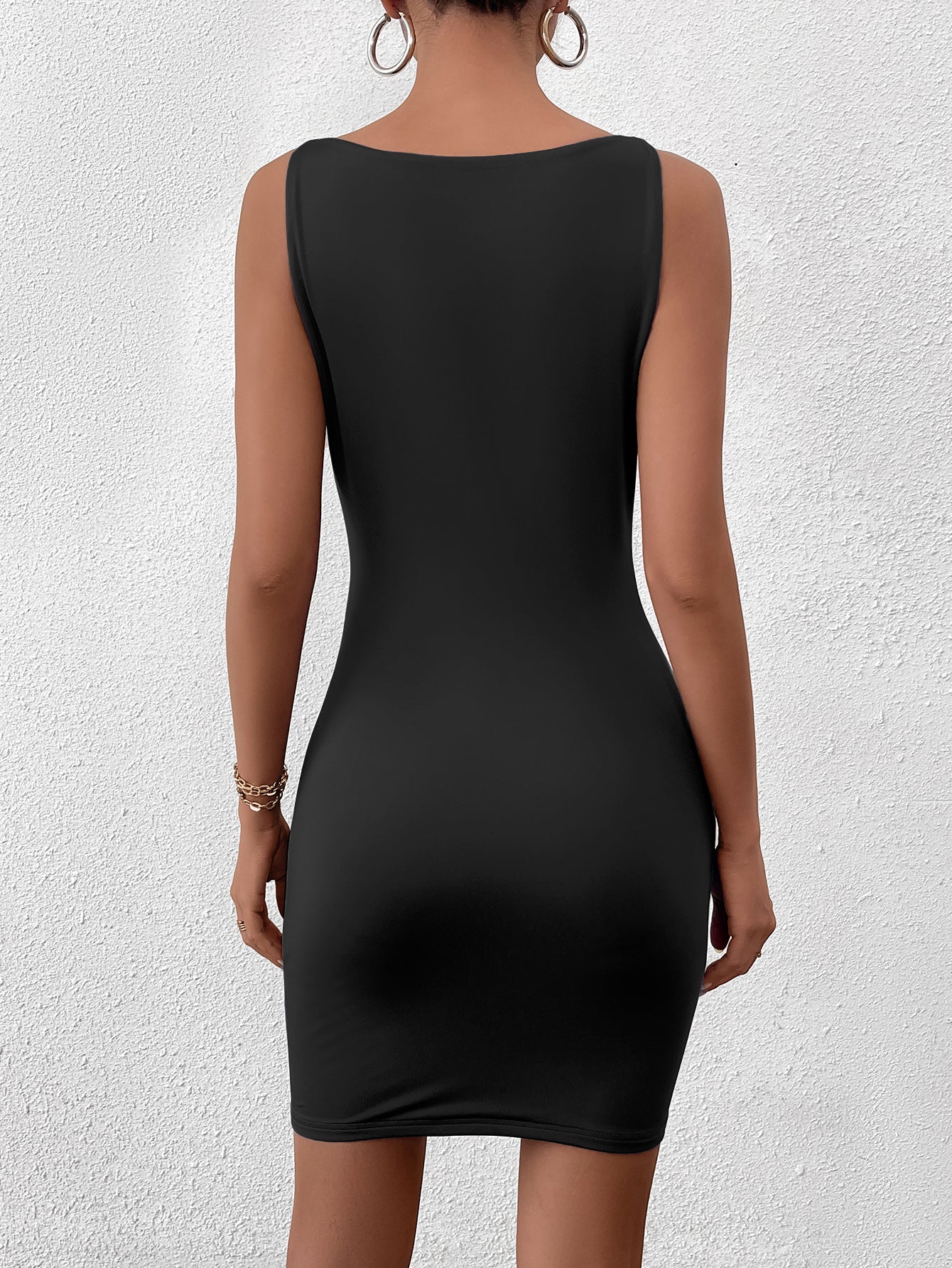 ruched crew neck bodycon solid dress#color_black
