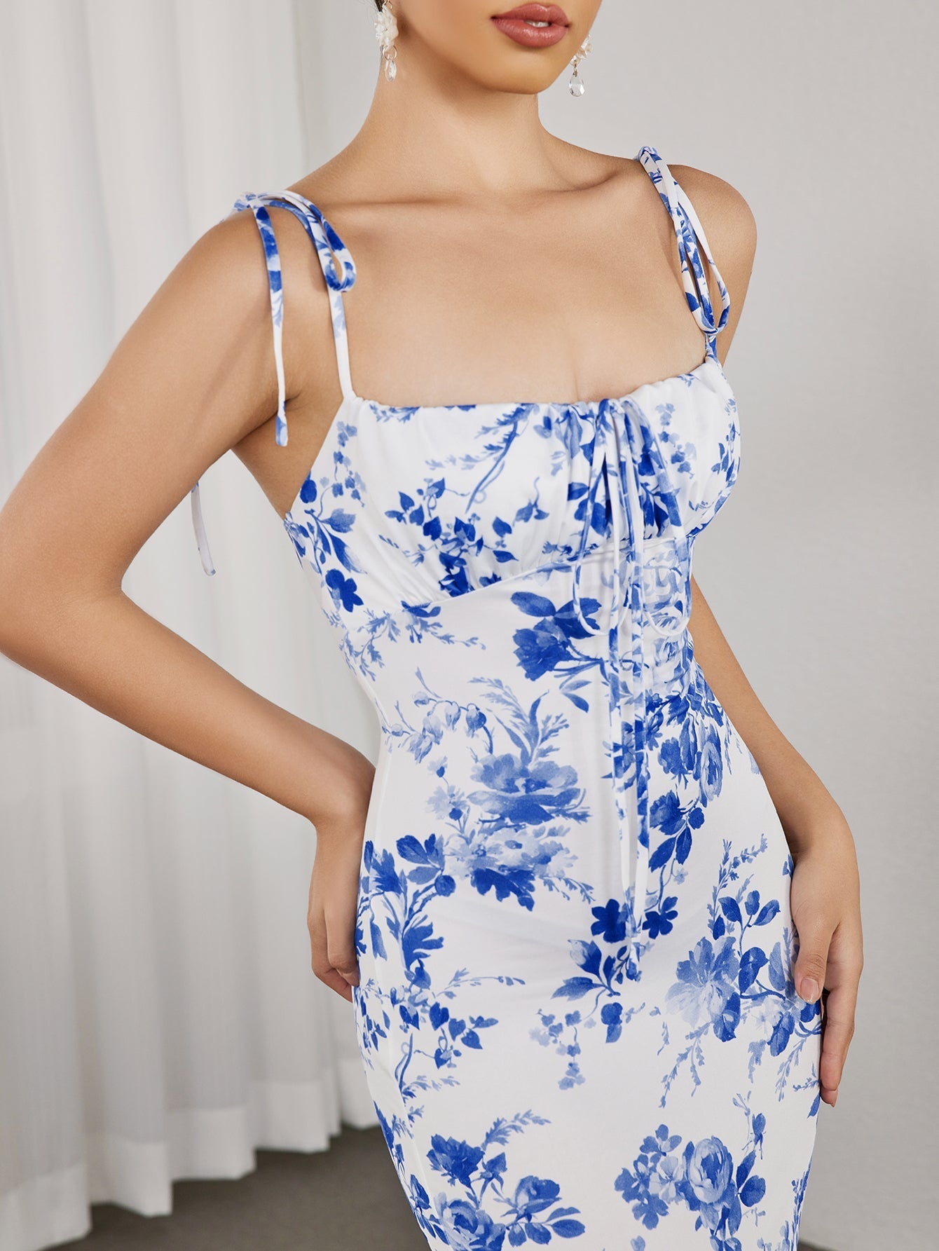 Petite floral maxi dress with tie front and sweetheart neckline - View 18 | WEUXS