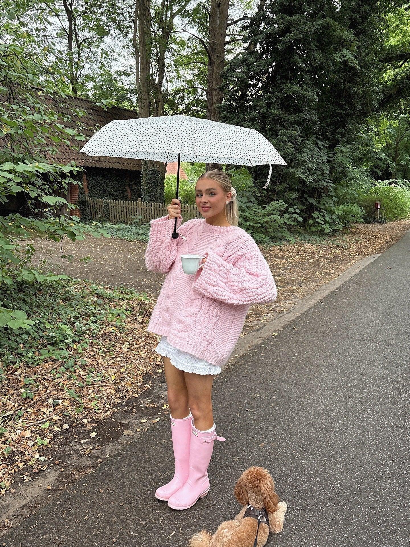 Woman wearing a pink chunky cable knit sweater - View 12 | WEUXS