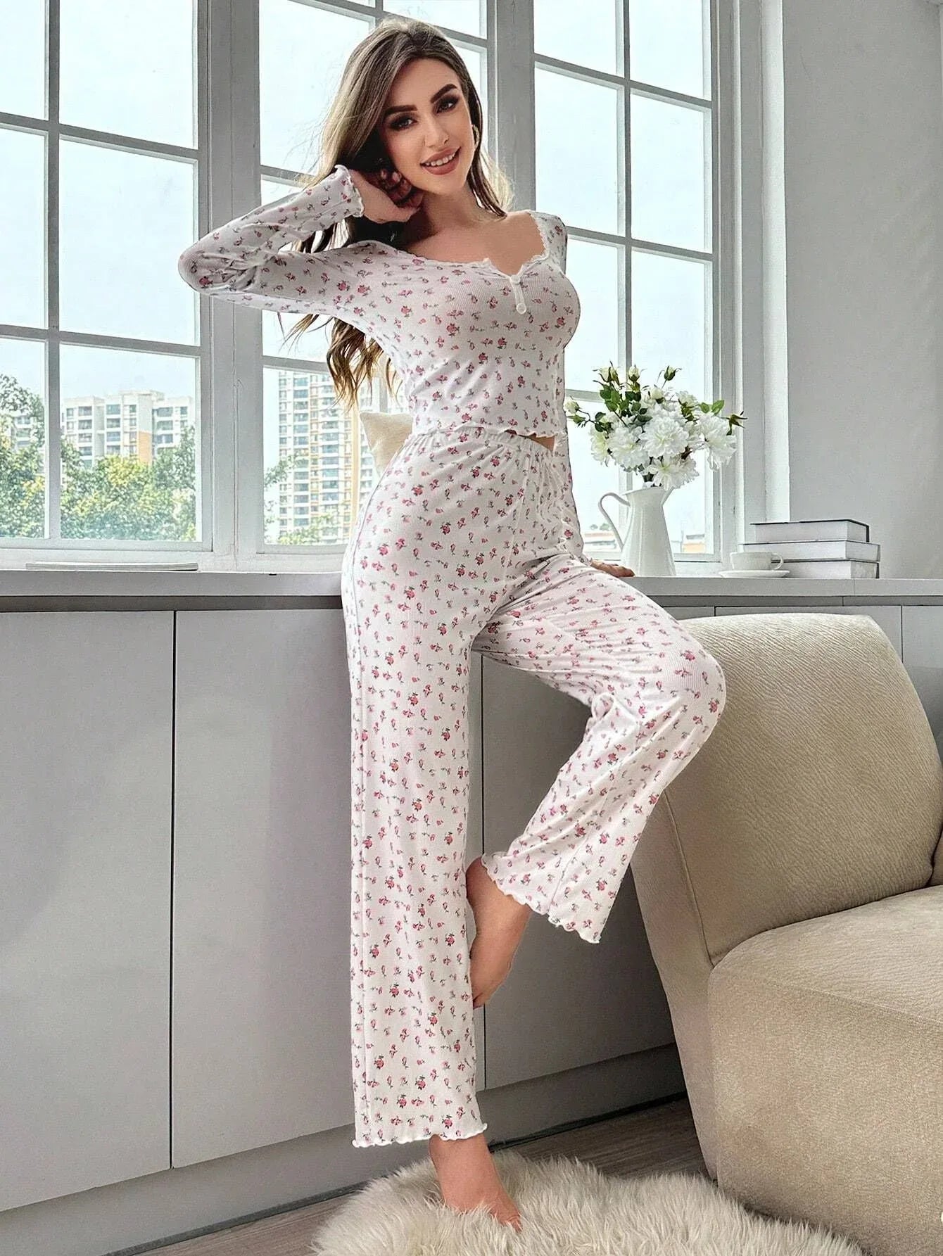 Ribbed floral pajama set with henley neckline and wide-leg pants - View 14 | WEUXS