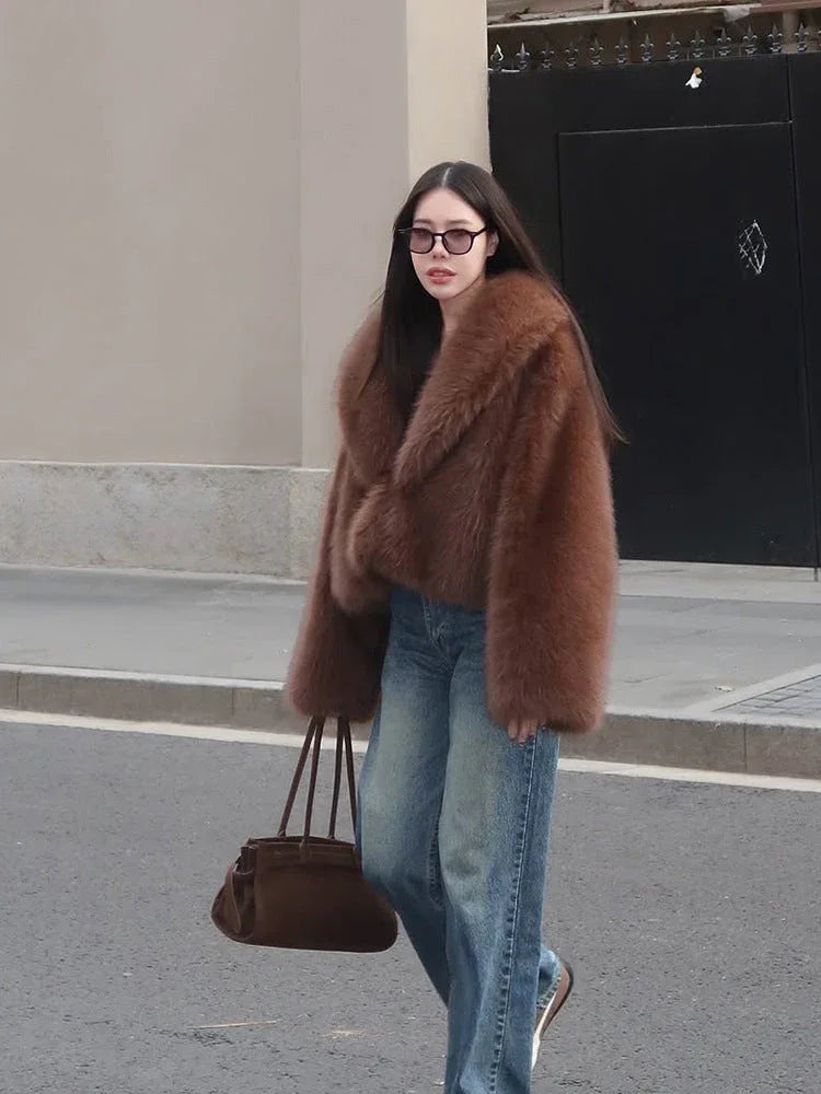 Plush faux fur cropped jacket with oversized lapels - View 8 | WEUXS