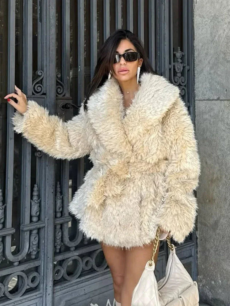 Faux Fur Coat with Oversized Collar | WEUXS Secondary image