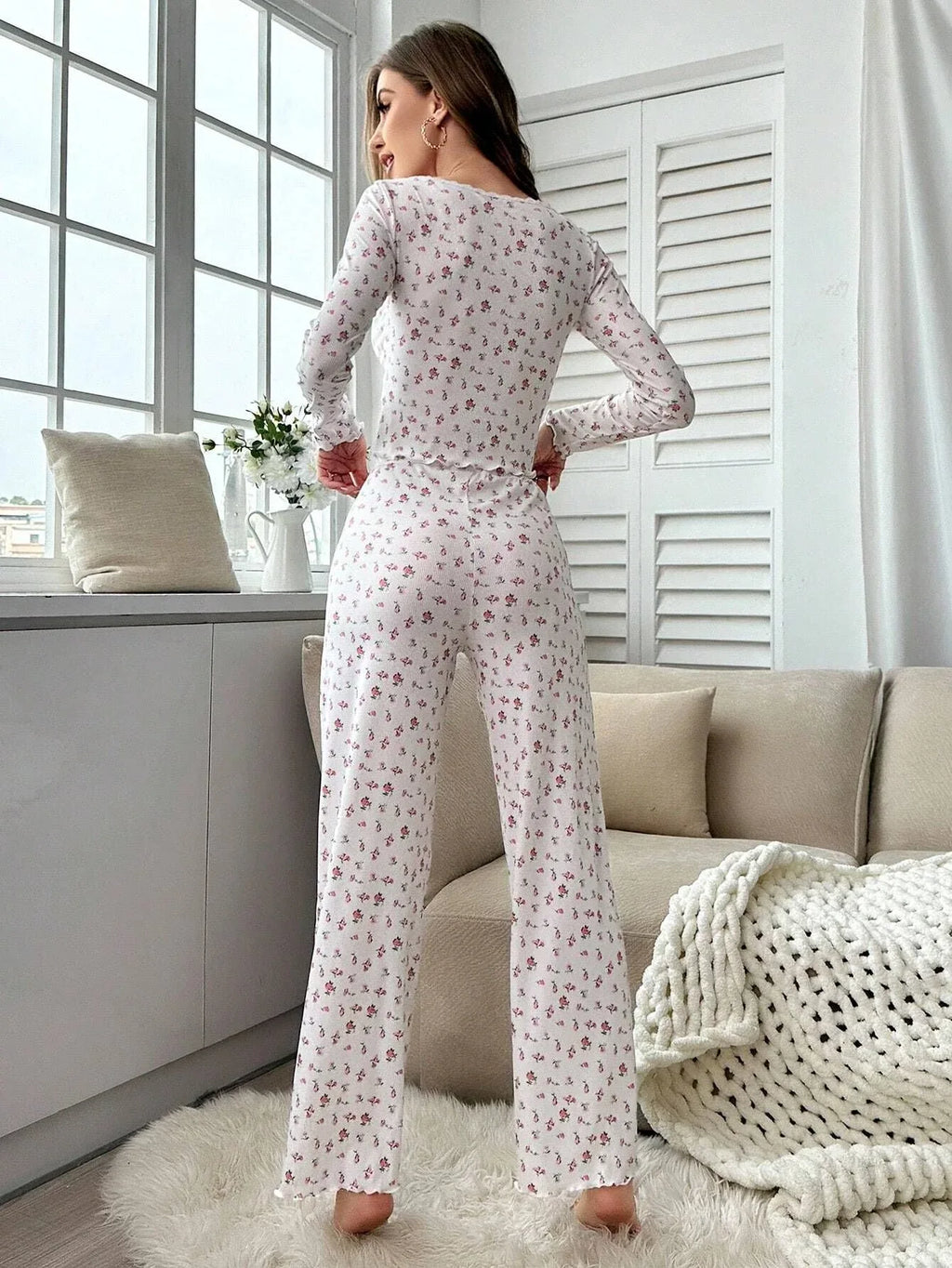 Ribbed floral pajama set with henley neckline and wide-leg pants - View 13 | WEUXS