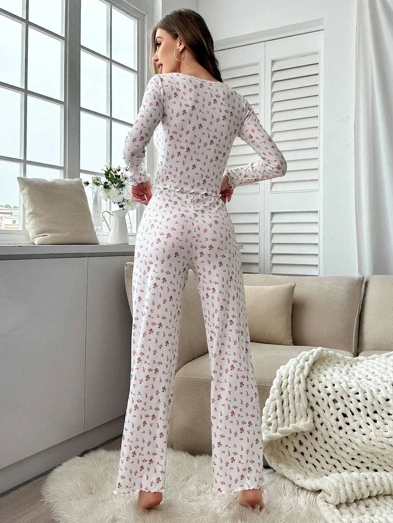 Ribbed floral pajama set with henley neckline and wide-leg pants - View 13 | WEUXS