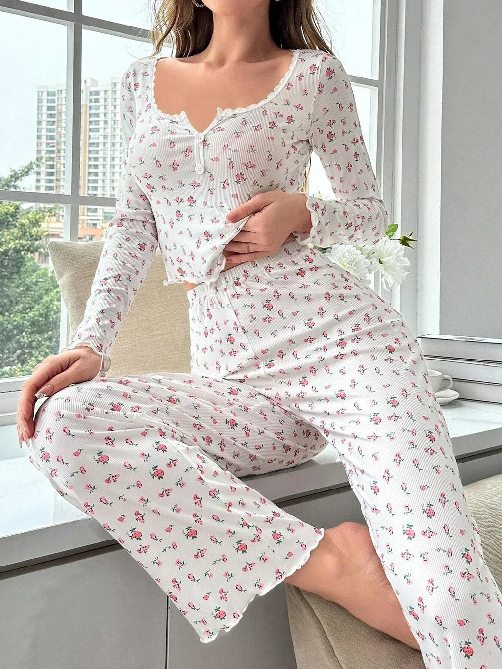 Ribbed floral pajama set with henley neckline and wide-leg pants - View 15 | WEUXS