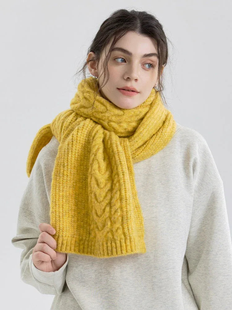 Woman wearing a yellow cable knit scarf
