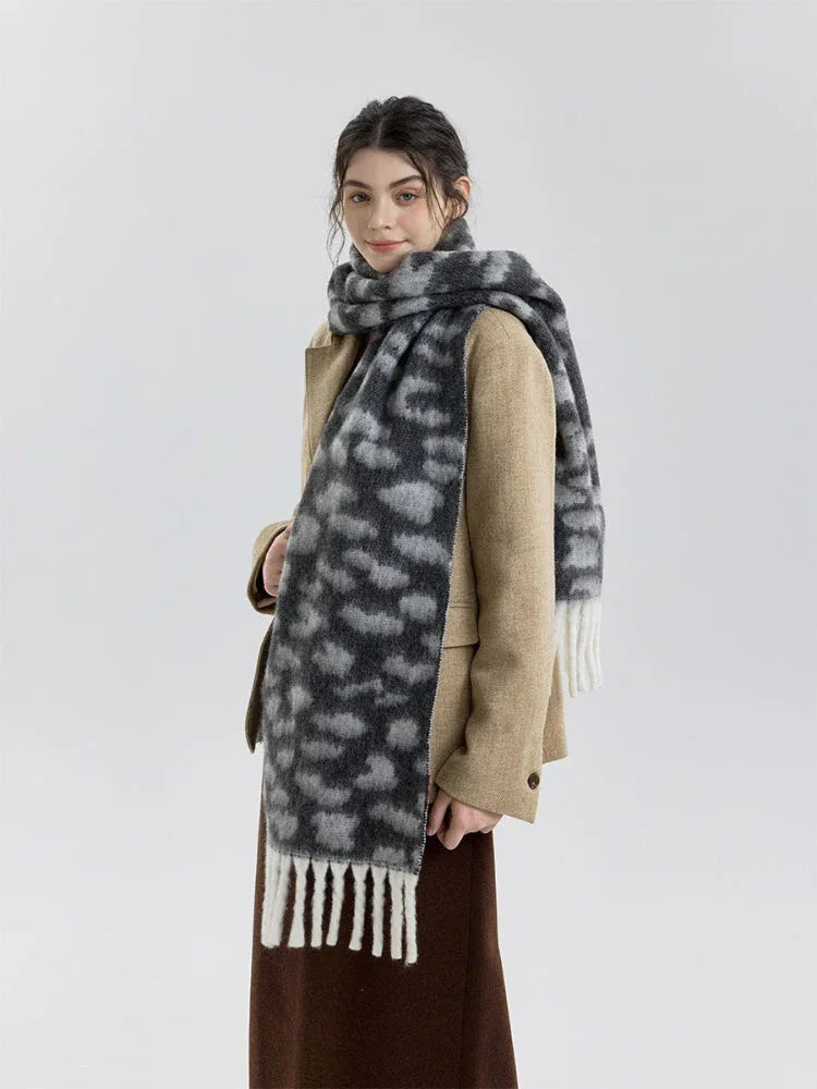 Long scarf with tassel ends and animal print design