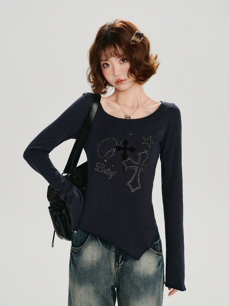 Woman wearing a dark blue long-sleeve graphic t-shirt with an asymmetrical hem and jeans