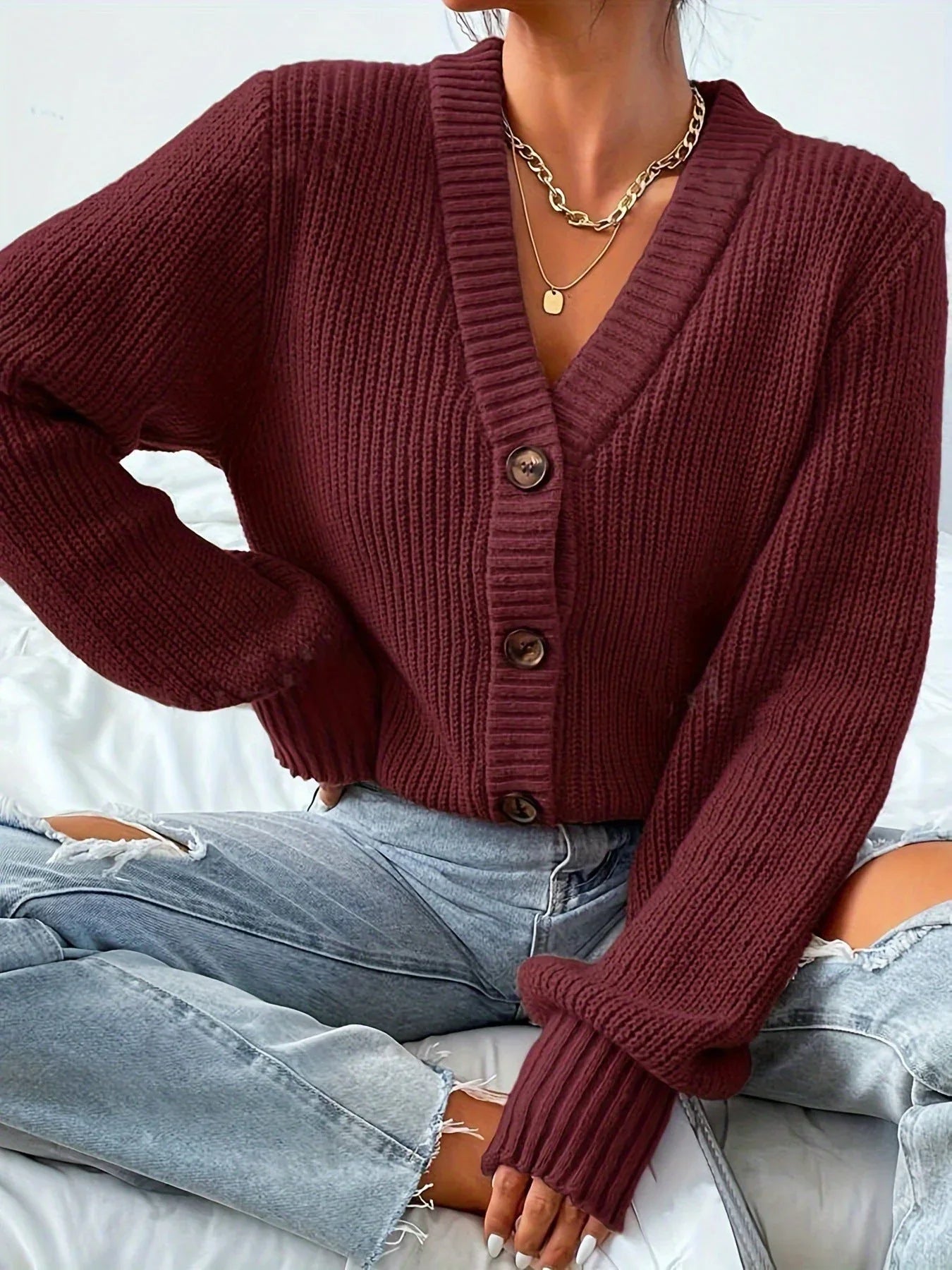 Chunky knit cropped cardigan with V-neck and button front - View 6 | WEUXS