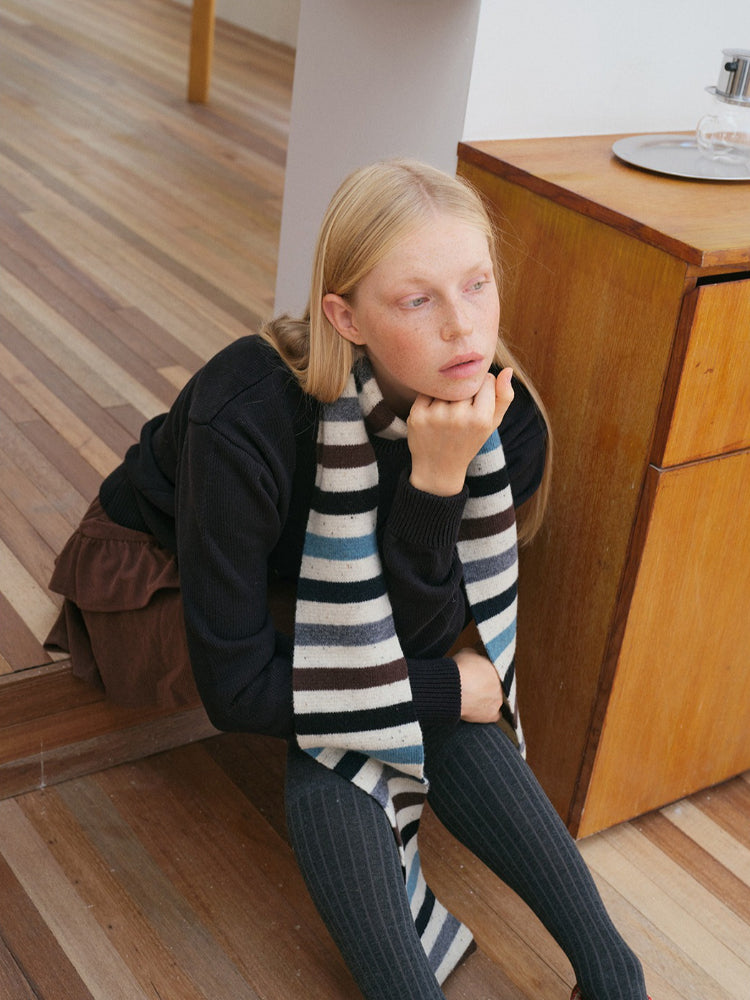Premium wool skinny scarf with striped pattern - View 6 | WEUXS