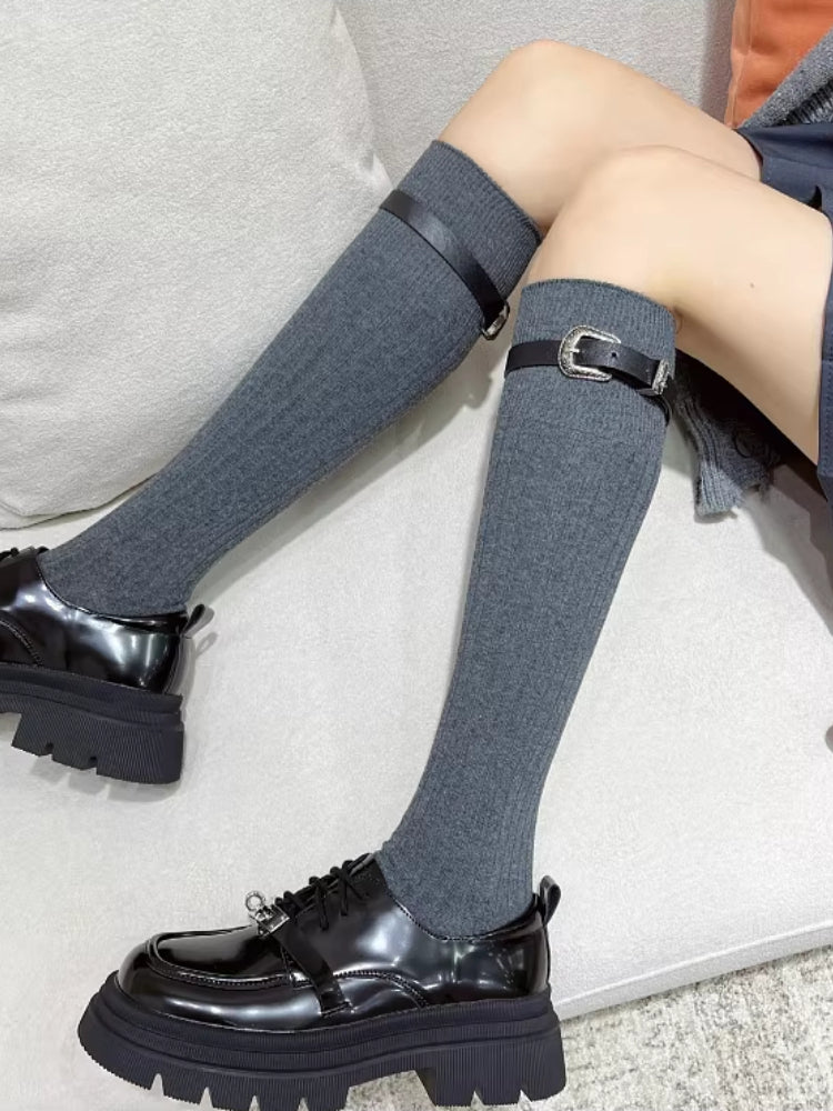 Knee high socks with ribbed texture and buckle strap - View 9 | WEUXS