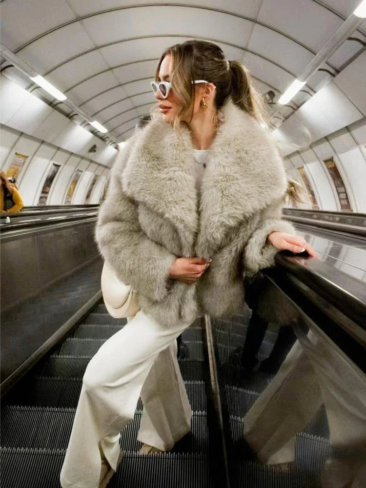 Oversized lapel faux fur jacket - View 7 | WEUXS