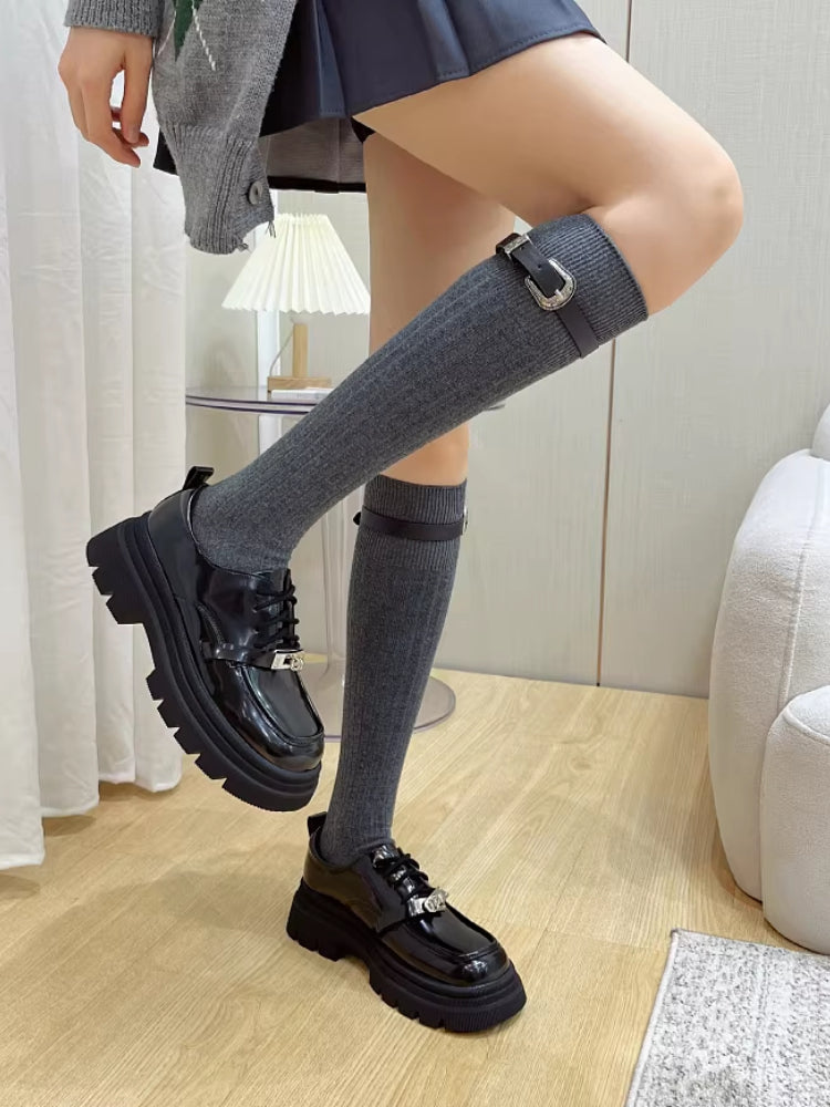 Knee high socks with ribbed texture and buckle strap - View 8 | WEUXS