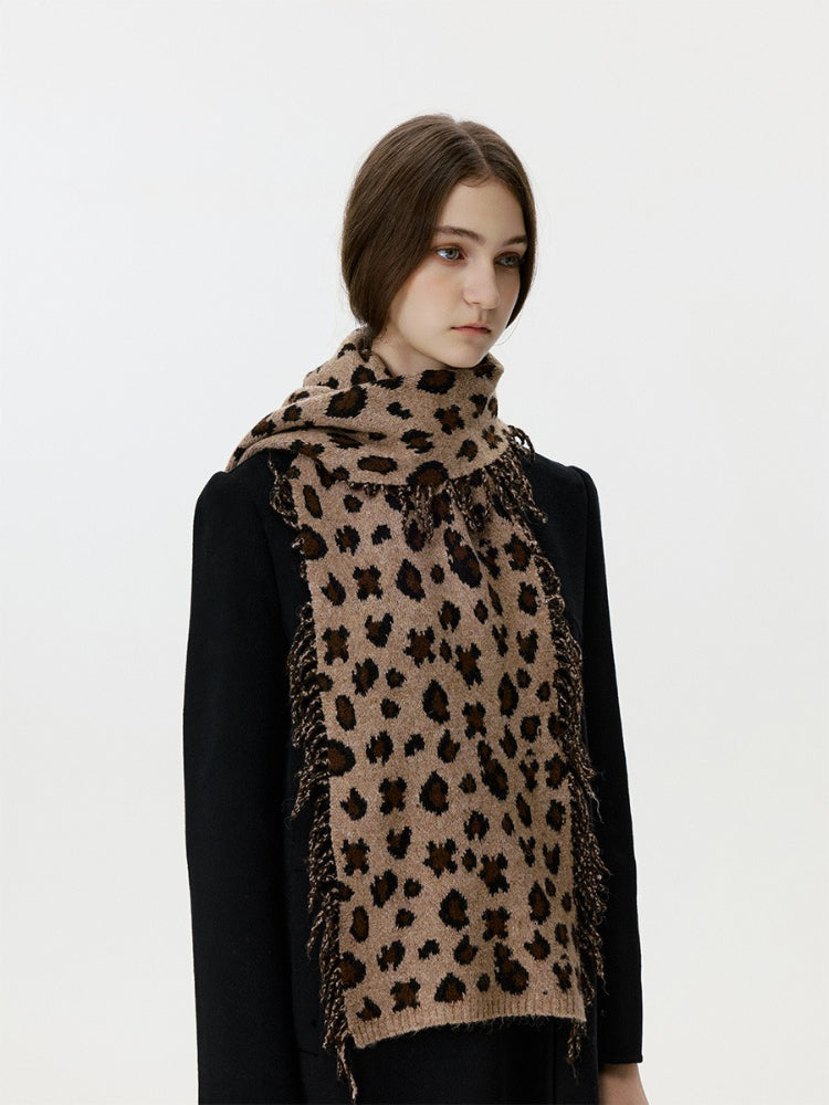 Vintage Leopard Print Knit Scarf
