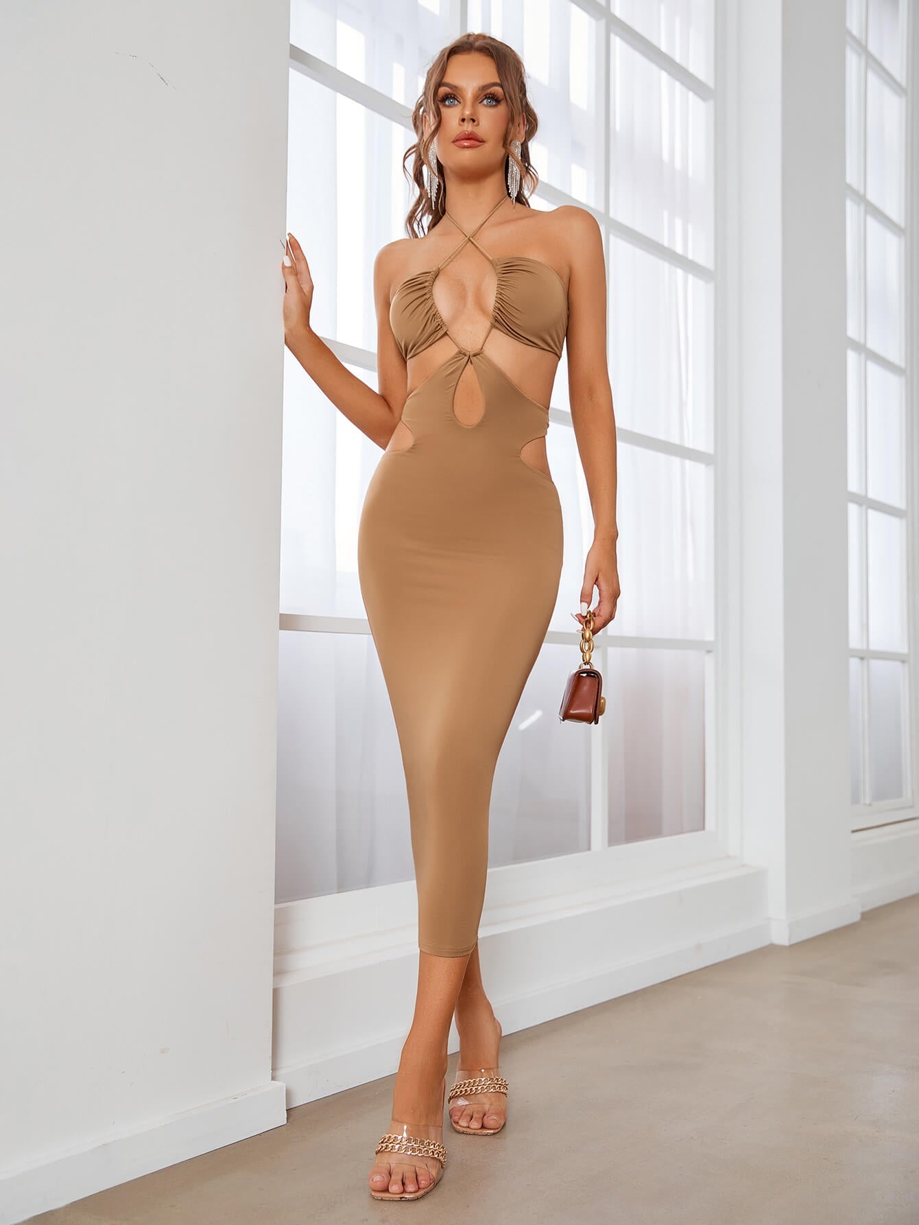 Sleeveless halter neck cut out dress - View 19 | WEUXS