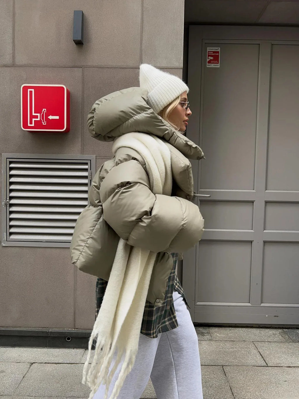 Oversized hooded puffer jacket - View 8 | WEUXS