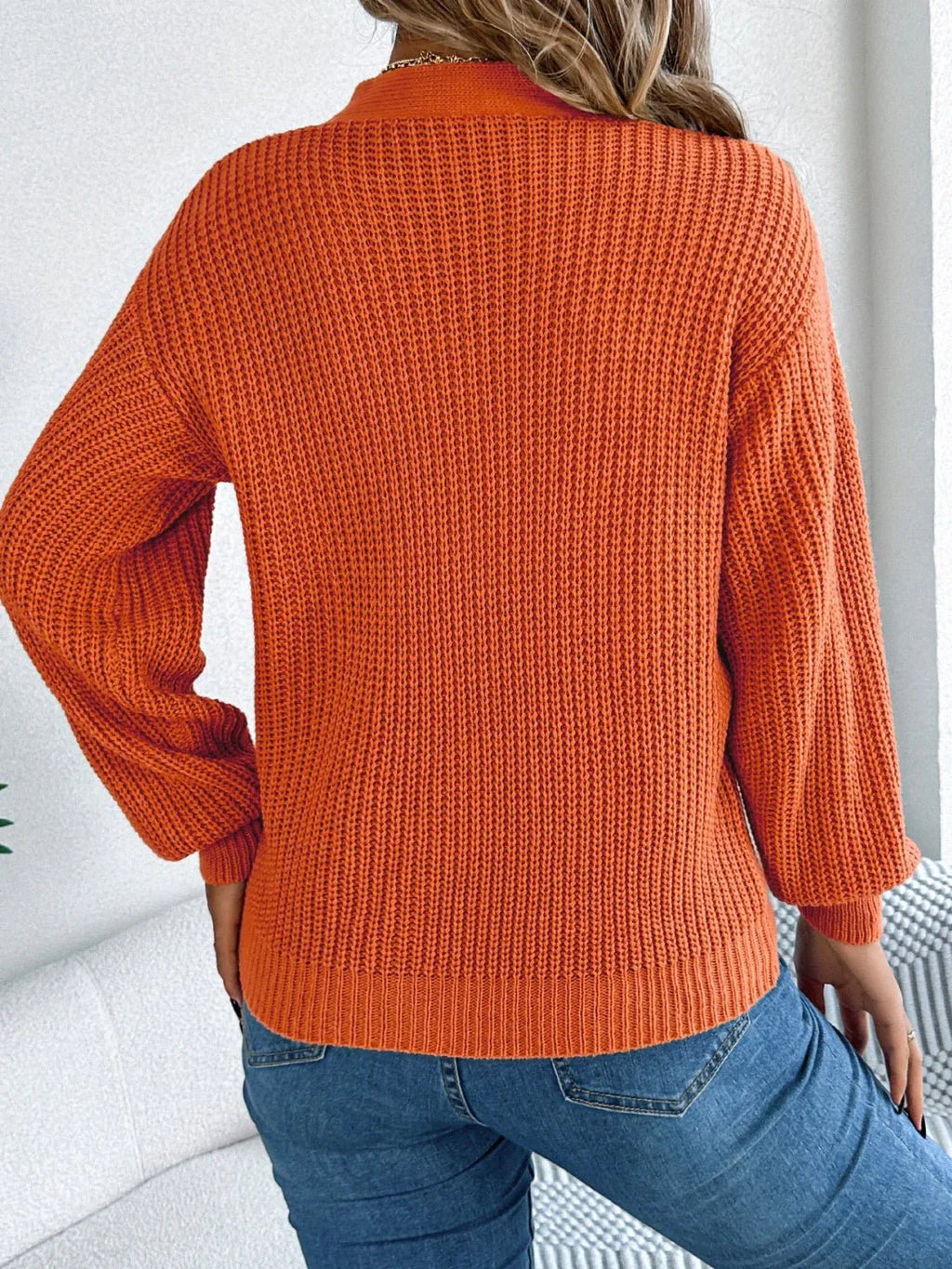 Cable knit V-neck sweater with cutout detail - View 6 | WEUXS